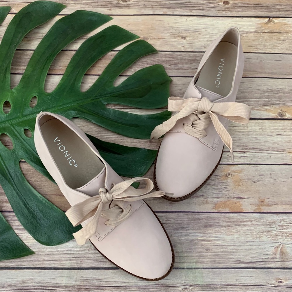 Vionic pale pink suede Evelyn lace up oxford flats